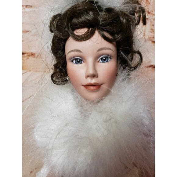 Ashton Drake 1996 "Winter Romance" Bride Doll / Sandra Bilotto Porcelain Doll - Picture 3 of 10